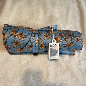 Baggu Puffy Picnic Blanket in Orchid print - GUC